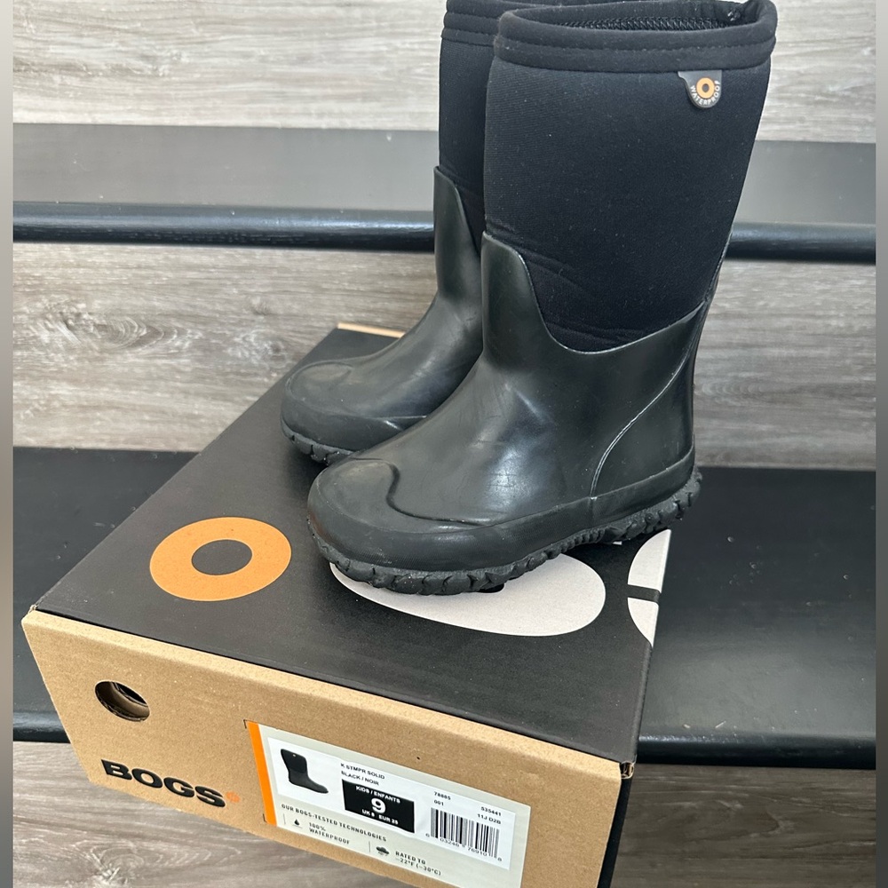 EUC Bogs toddler size 9, unisex. Winter, waterproof, weatherproof